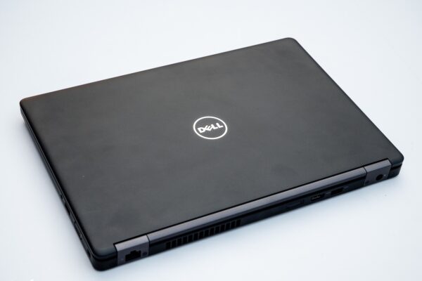 لپ‌تاپ استوک Dell مدل Latitude 5480 بسته