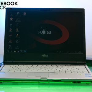 لپ‌تاپ استوک Fujitsu مدل Lifebook S790 رو به رو