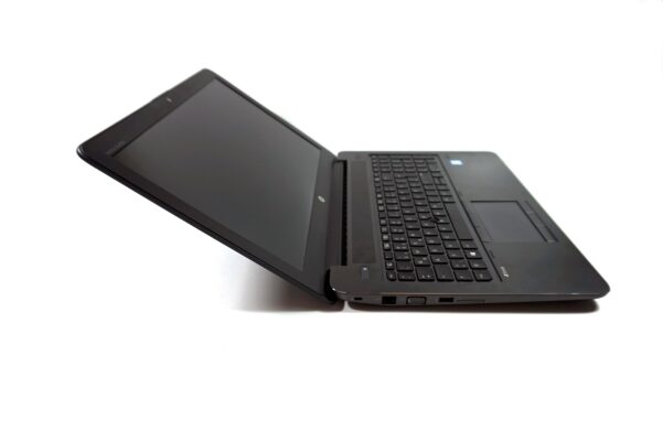 لپ‌تاپ استوک HP مدل ZBook 15 G3 باز چپ