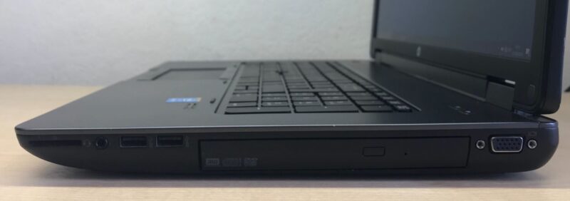 لپ‌تاپ استوک HP مدل ZBook 17 G2 پورت های راست
