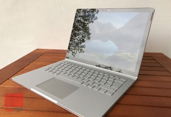 تبلت استوک 13 اینچی مایکروسافت مدل Surface Book 2 راست۱