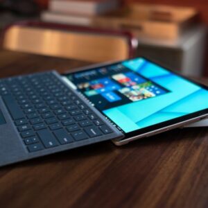 تبلت استوک Microsoft مدل Surface Pro 5 همراه با کیبرد