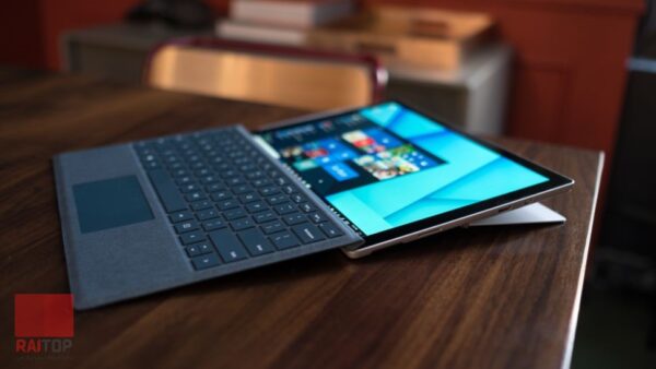 تبلت استوک Microsoft مدل Surface Pro 5 همراه با کیبرد