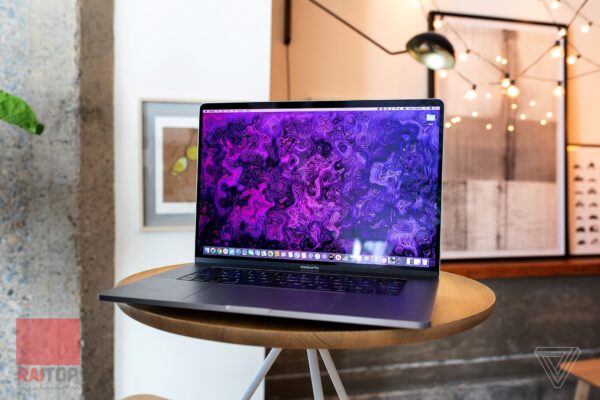لپ تاپ اپل Apple مدل MacBook Pro 16 (2019)-MVVK2 مقابل روی میز
