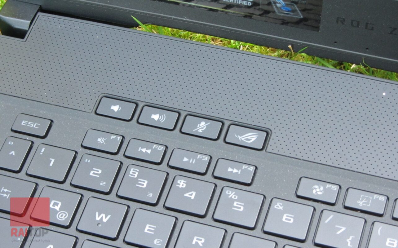 لپ تاپ گیمینگ Asus مدل ROG Zephyrus M15 نمای نزدیک کیبرد