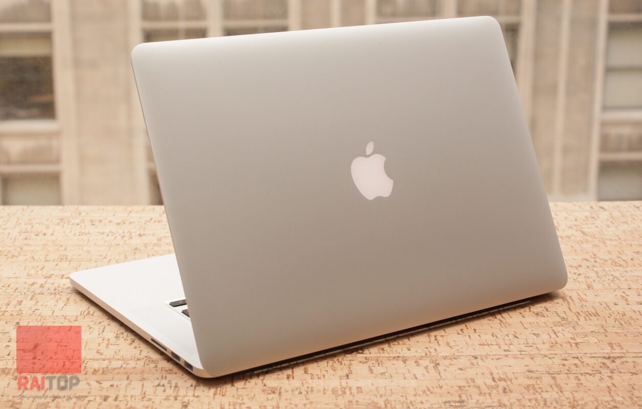 لپ تاپ 15 اینچی استوک Apple مدل MacBook Pro (2015) پشت راست